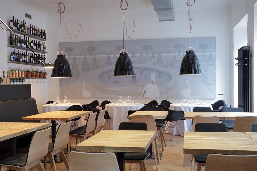 Alpina Design представляет серию фото выполненного дизайн-проекта ресторана-бара.